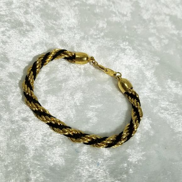 Trifari gold tone and black 7" bracelet 1.1735 - Picture 3 of 7